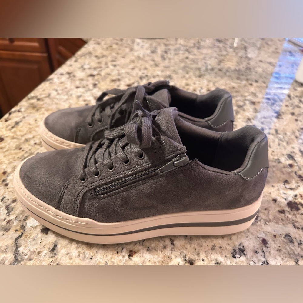 Clarks Audreigh Sky Lifestyle Sneaker, Gray, Worn Once!